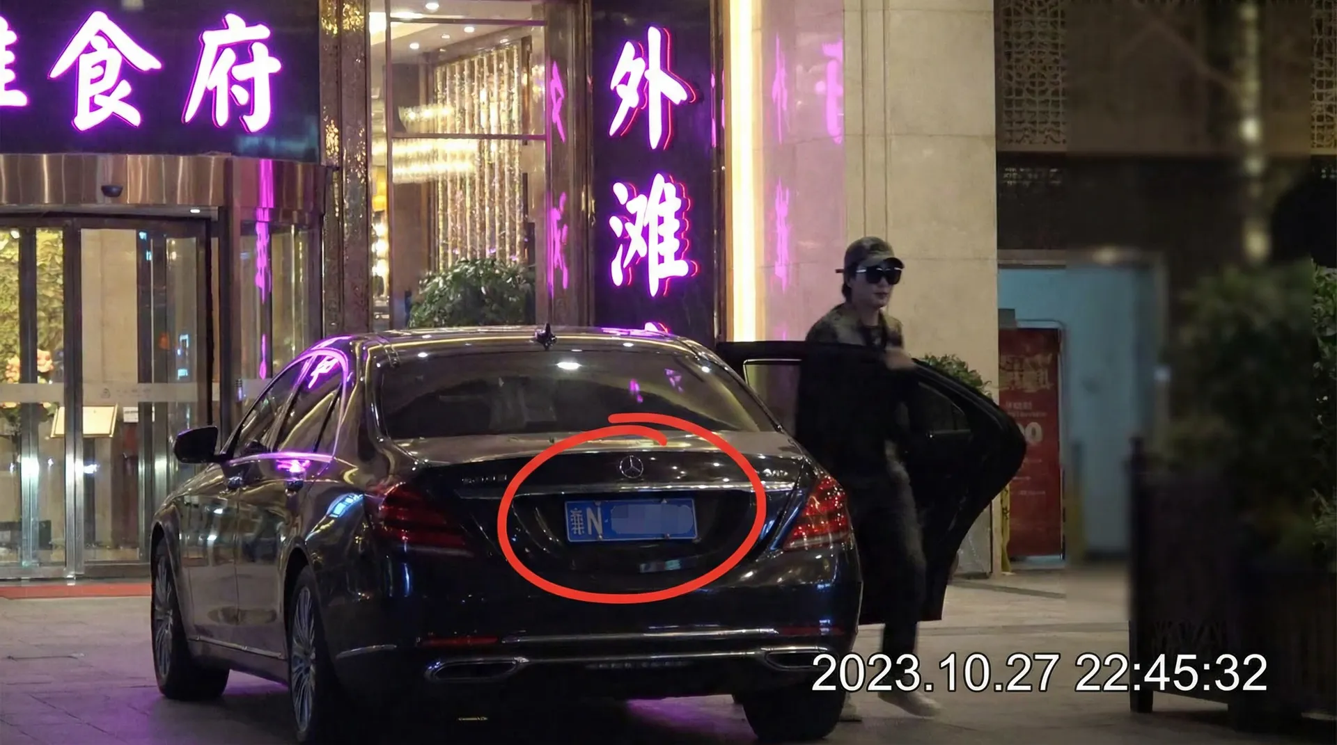 【小表妹不能说的秘密】小表妹不能说的秘密官网 - 高清无码小表妹不能说的秘密视频导航 - 豪车餐厅外偷拍